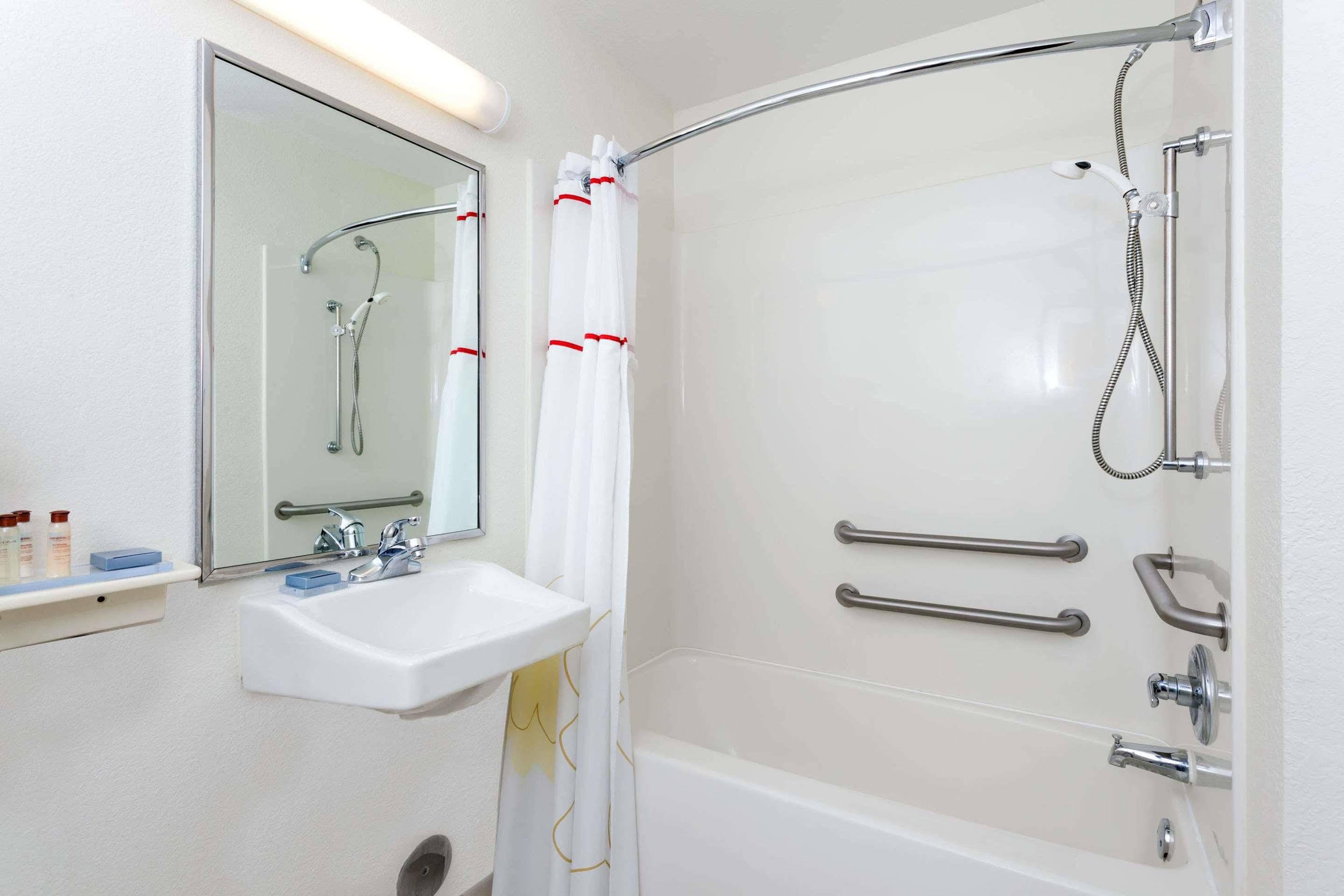 Mainstay Suites Detroit Farmington Hills Esterno foto
